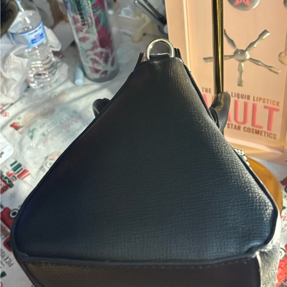 Elegant Black Vera Wang Handbag - Picture 7 of 16